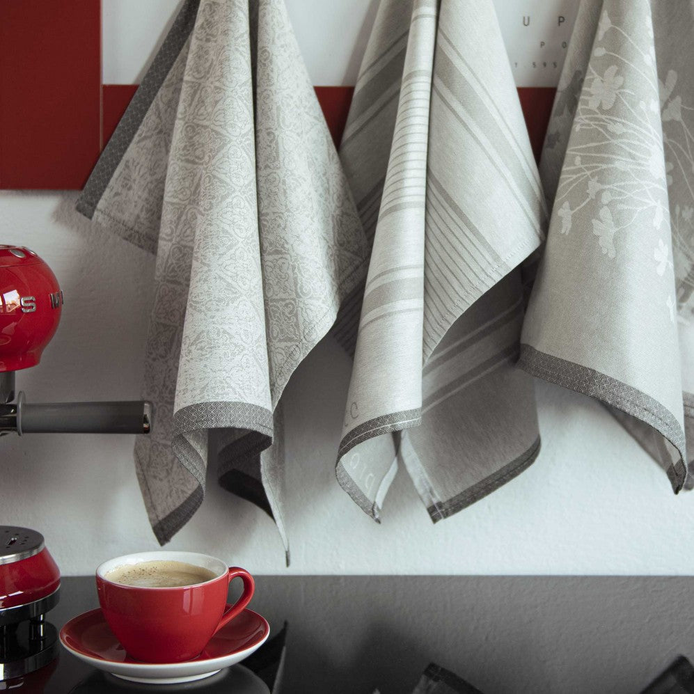 Virtuves dvielis - provinces ziedi pelēks