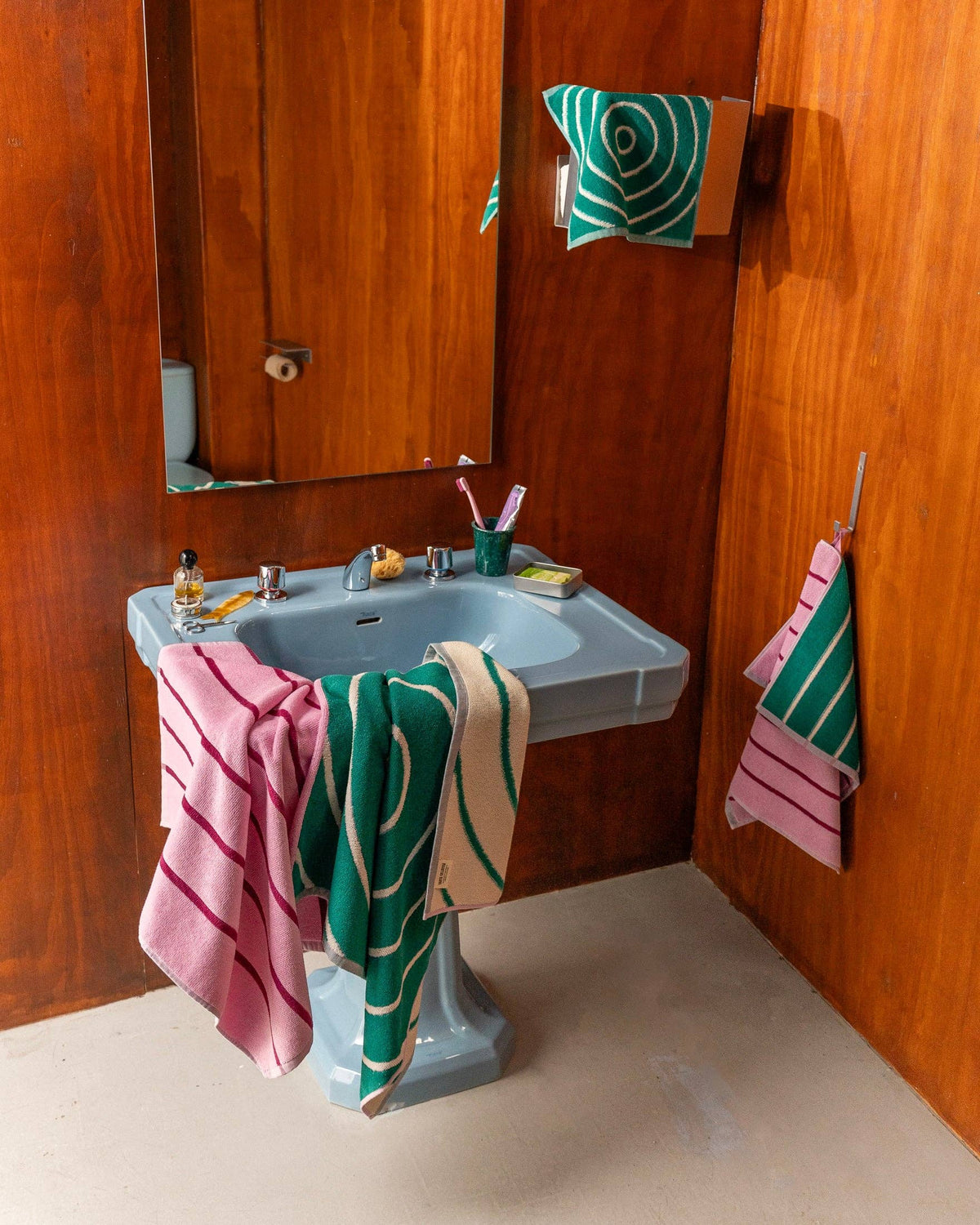 Petra Towel: Hand Towel