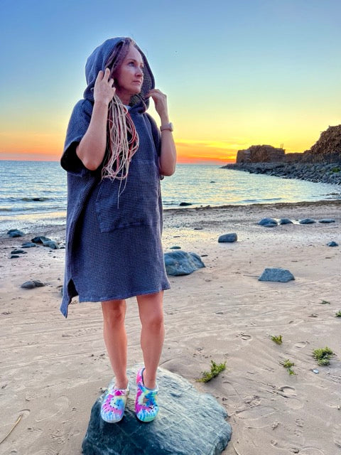 Короткое пончо из вафельной ткани - унисекс / серый