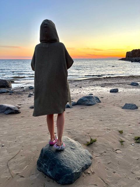 Короткое пончо из вафельной ткани - унисекс / зелёный