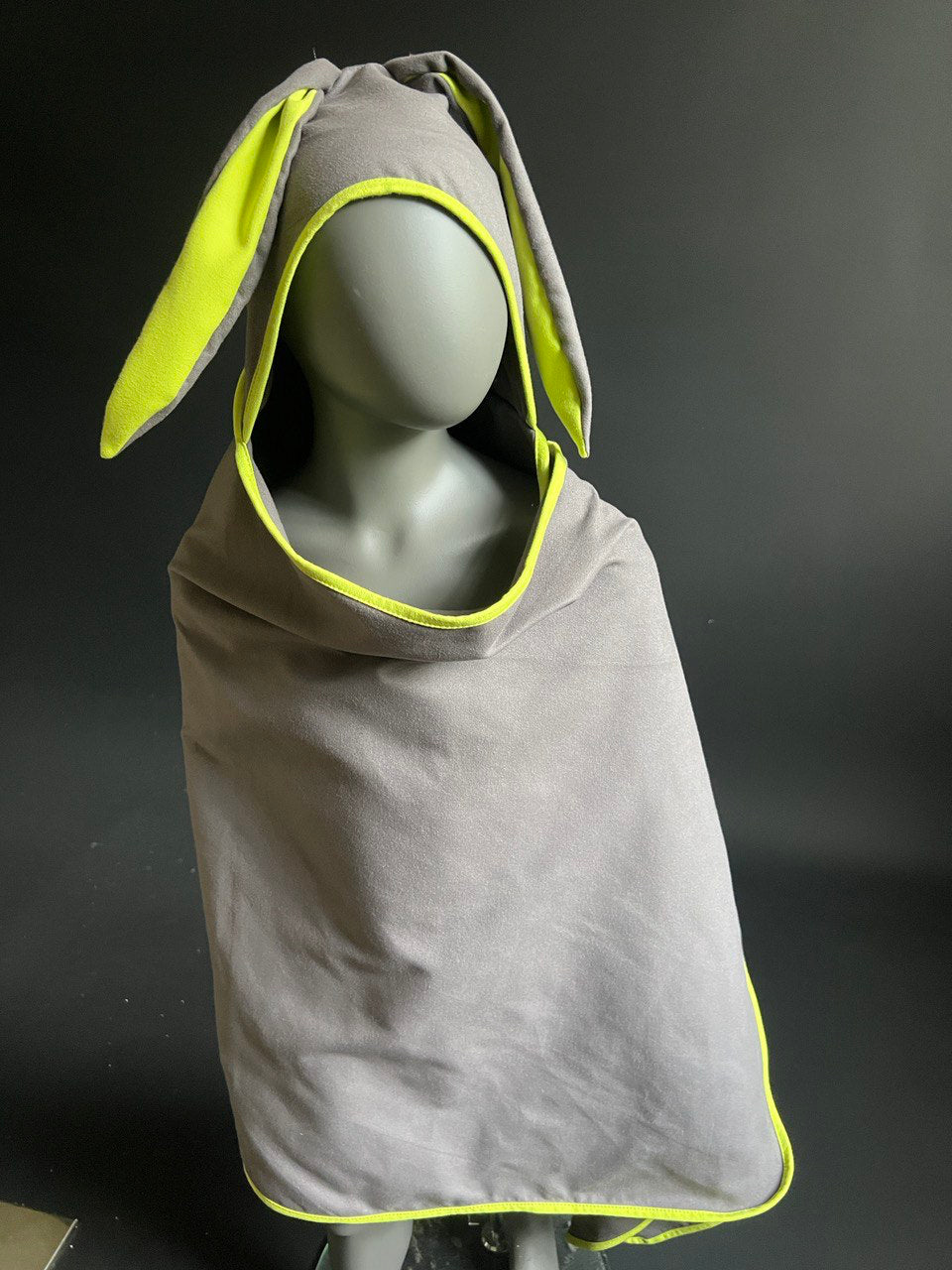 Mikrošķiedras kapučdvielis PELĒKS ar zaļu