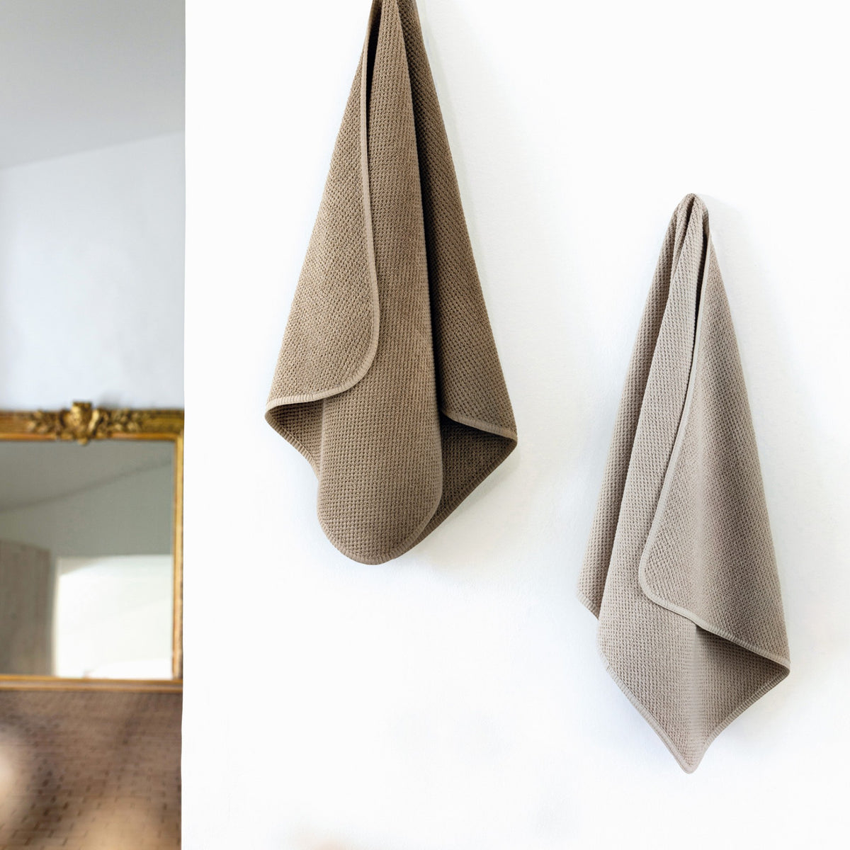 BEE WAFFLE TOWELS - NATURAL