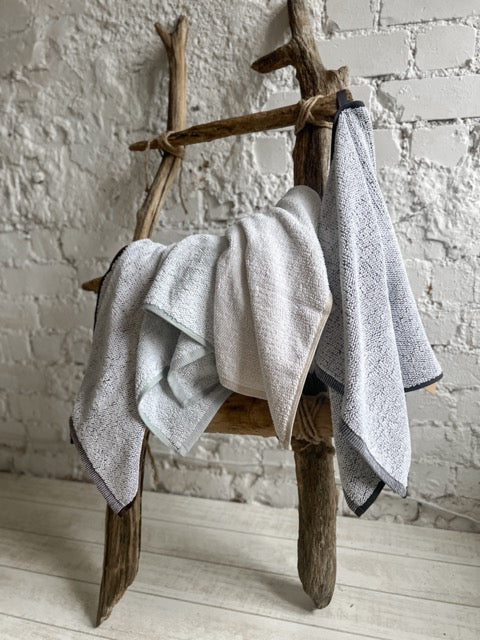 Biezais frotē dvielis -  balts