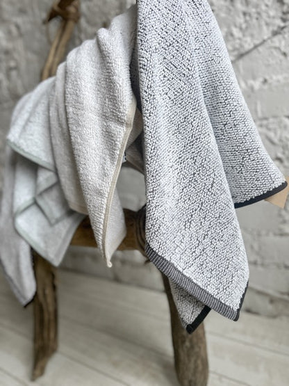 Biezais frotē dvielis -  balts