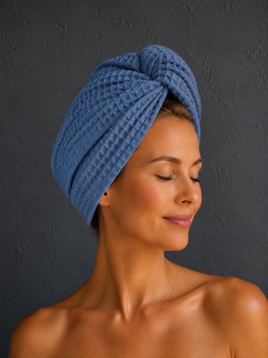 Plaukų rankšluostis Turbanas su sagomis, vafliniu pynimu / melsvai pilka
